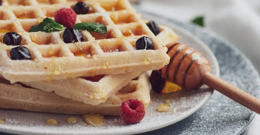 Delightfully Light: Balsamic Berry Salad Recipe