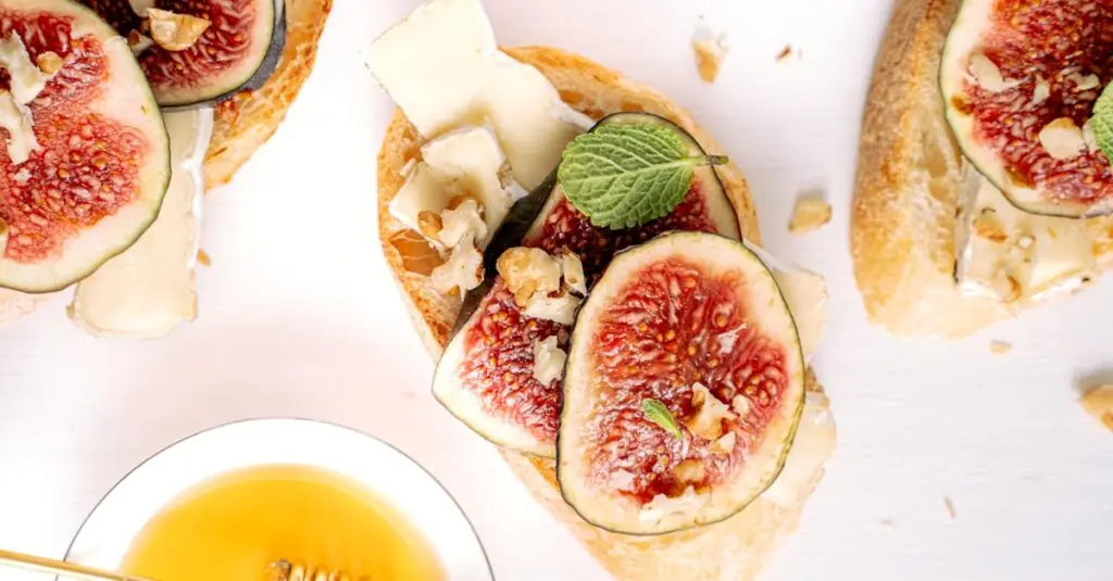 Lavender-infused Fig and Goat Cheese Delight