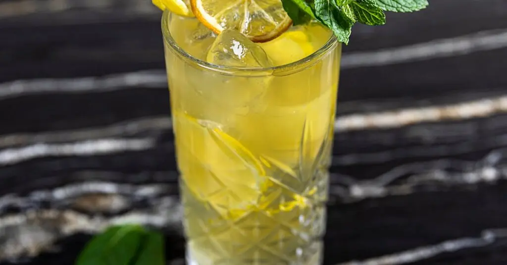 Zesty Lemon Mint Iced Tea: A Cool Summer Refresher