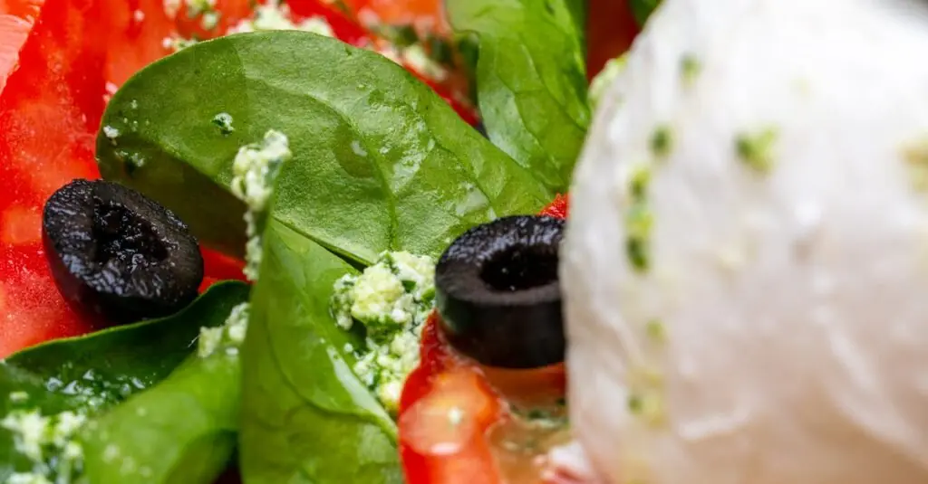 Berrylicious Caprese Salad: A Summertime Twist