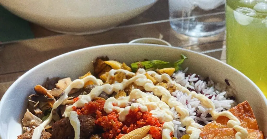 Summer Berry Avocado Salad: A Refreshing and Vibrant Recipe!