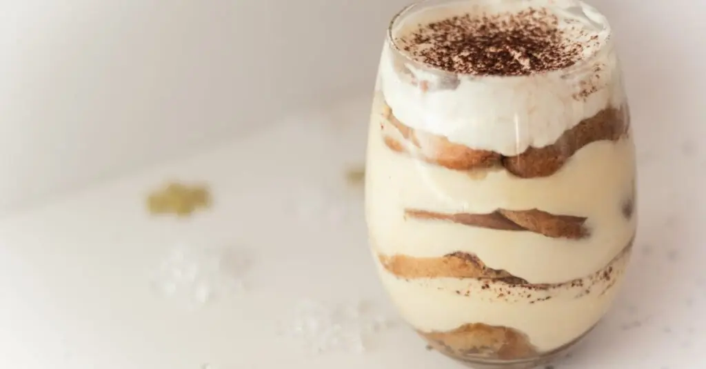 Divine Raspberry Tiramisu Cups: A Delicious Twist on a Classic Recipe