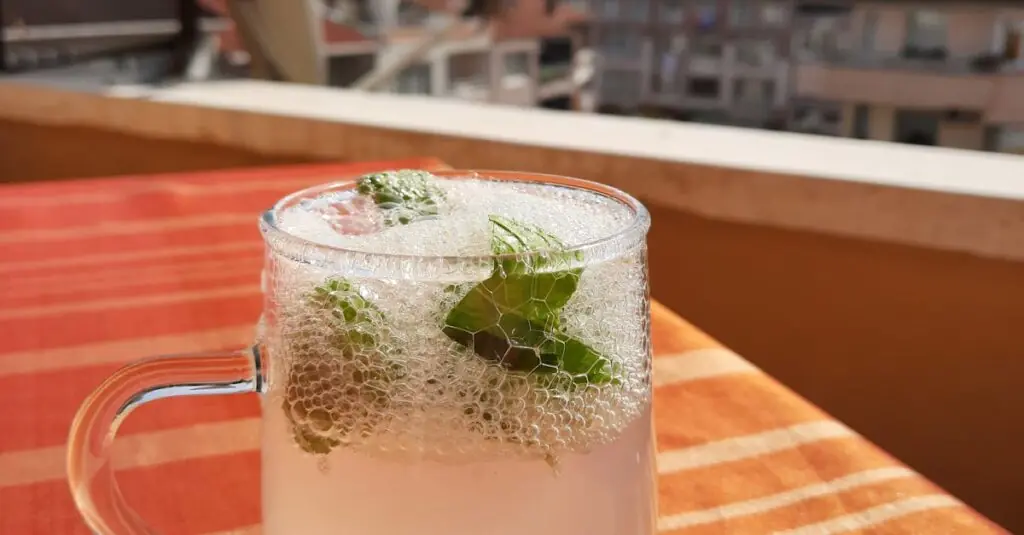 Zesty Cucumber Mint Salad: The Perfect Summer Side Dish!