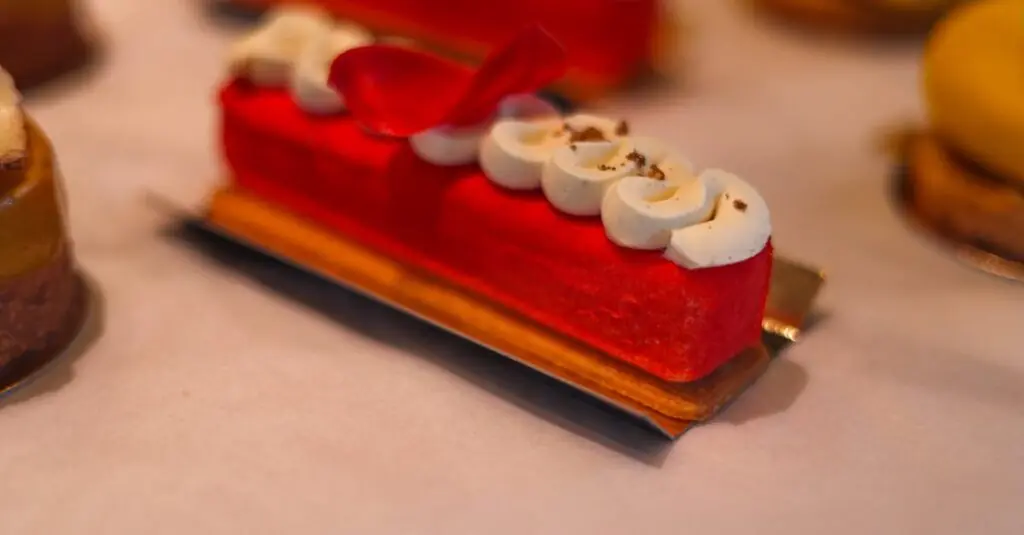 Decadent Red Velvet Cheesecake Swirl Brownies: A Sweet Treat