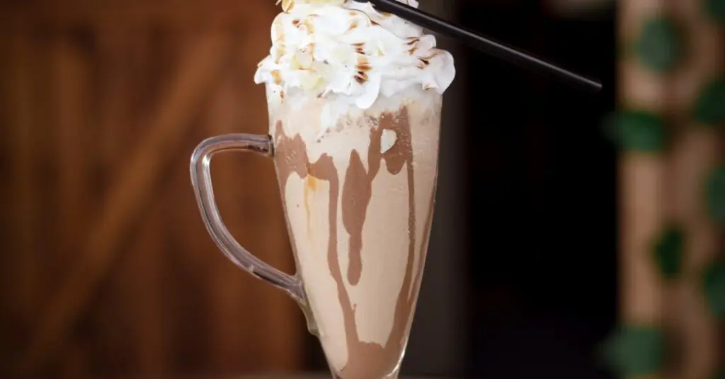 Fall’s Perfect Dessert: Spiced Apple Tart with Creamy Maple Dr