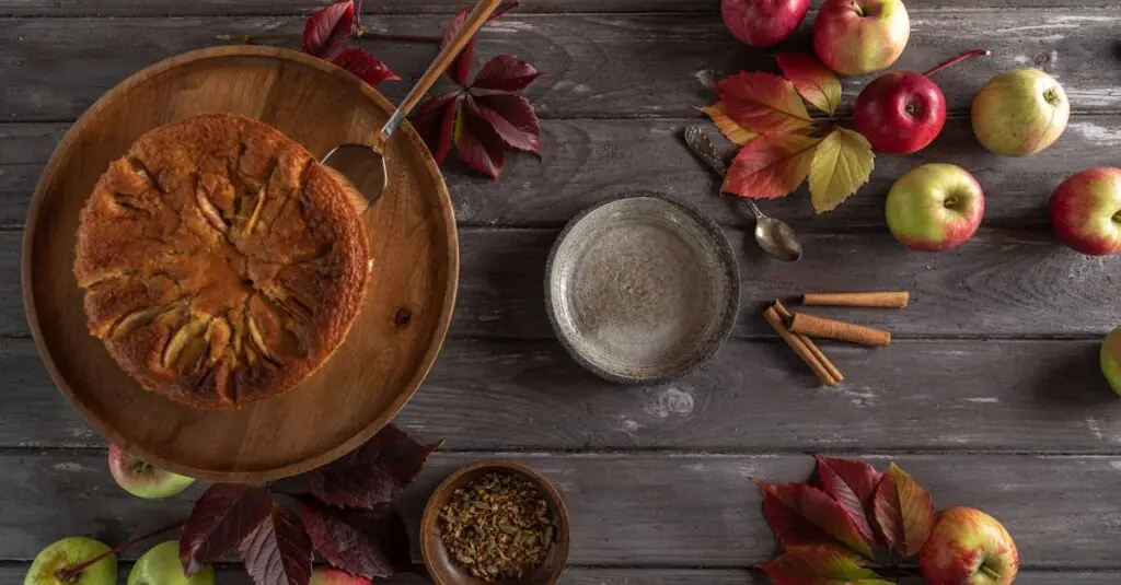 Fall-Inspired Cinnamon Apple Empanadas