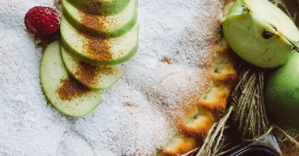 Indulge in Fall Bliss with Cinnamon Apple Pie Bars