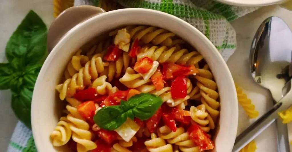 Flavorful Spicy Tomato Basil Fusilli Recipe
